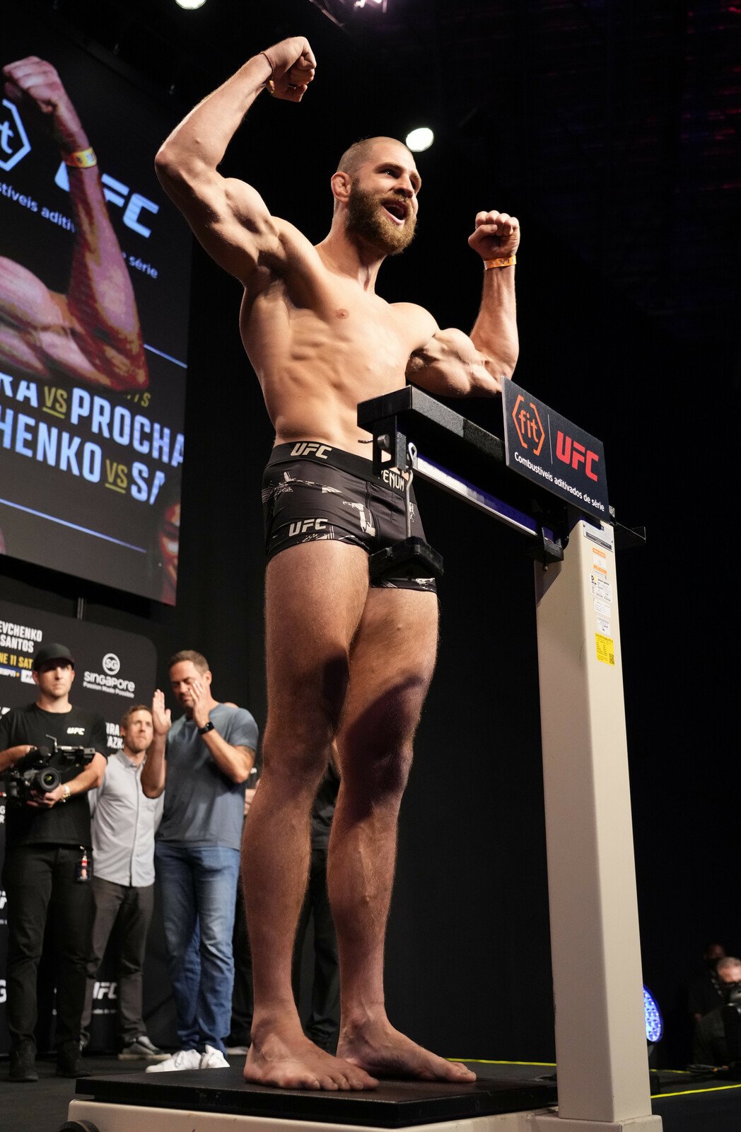 Váhový limit do 93 kilogramů s přehledem splnil český titulový vyzyvatel v UFC Jiří Procházka