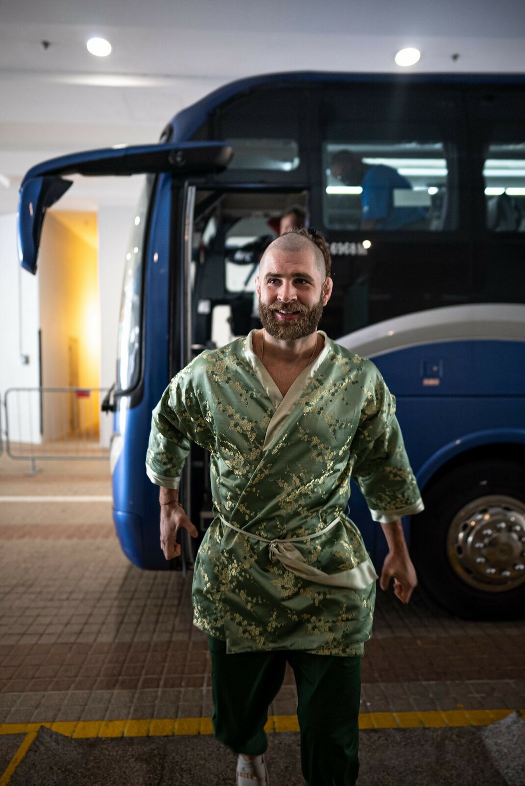 Český titulový vyzyvatel Jiří Procházka dorazil do haly Singapore Indoor Stadium