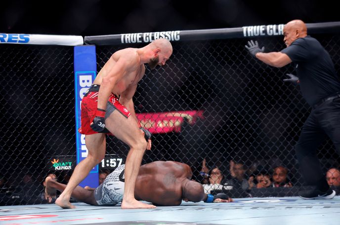Jiří Procházka v UFC knokautoval Američana Khalila Rountreeho ve 3. kole Jiří Procházka v UFC knokautoval Američana Khalila Rountreeho ve 3. kole