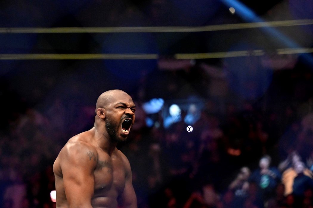 Jon Jones oslavil vítězný návrat do UFC po třech letech