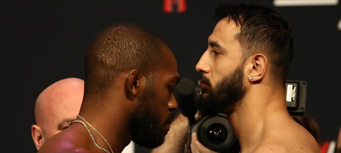 Velikán UFC Jon Jones jde do bitvy proti vyzyvatelovi Dominicku Reyesovi