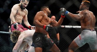 Šílené knockouty UFC před efektním kopem: otočka i pekelný zvedák