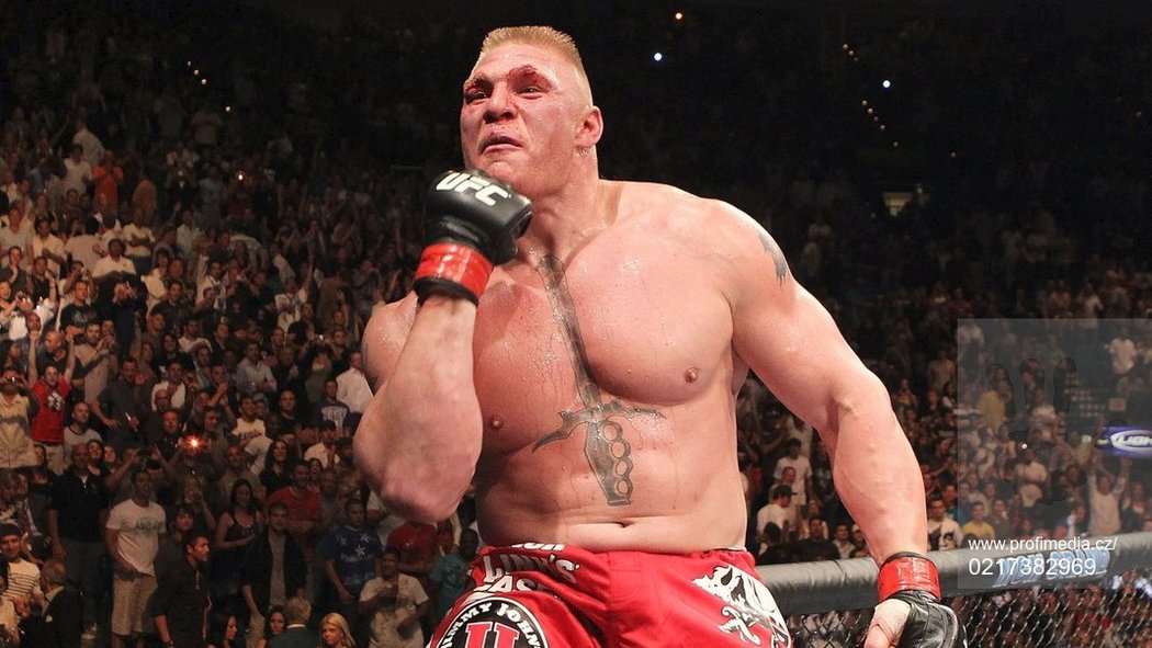 Hrál americký fotbal, dobyl svět wrestlingu. Brock Lesnar si podmanil i těžkou váhu v UFC