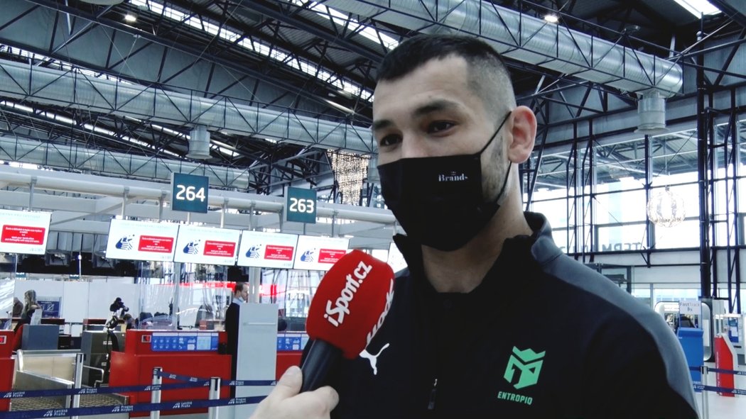 Machmud Muradov poskytl před odletem na zápas v organizaci UFC rozhovor pro iSport TV