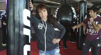 Zůstanu ležet já, nebo ona. Pudilová druhý zápas v UFC na sudích nenechá