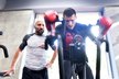 Petr &#34;Monster&#34; Kníže (vlevo) udílí pokyny MMA zápasníkovi Machmudu Muradovovi