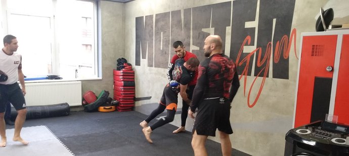 Machmud Muradov se na druhý zápas v UFC pečlivě připravoval v domácím Monster Gymu v Praze pod vedením trenéra Petra Knížete