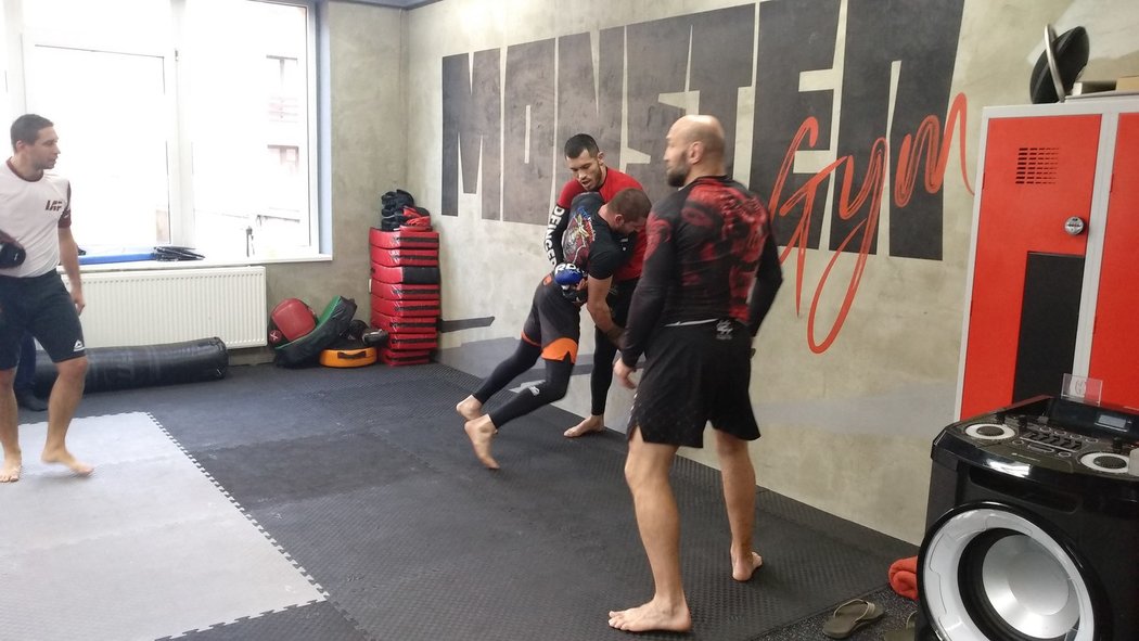 Machmud Muradov se na druhý zápas v UFC pečlivě připravoval v domácím Monster Gymu v Praze pod vedením trenéra Petra Knížete