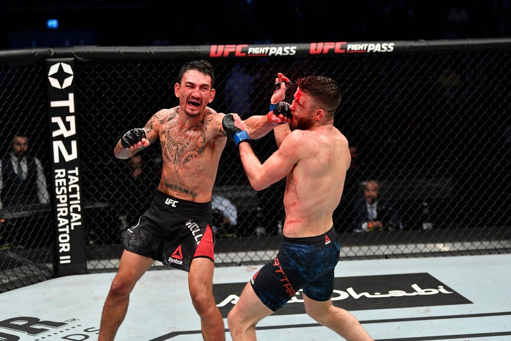 Max Holloway v parádním zápase porazil Calvina Kattara