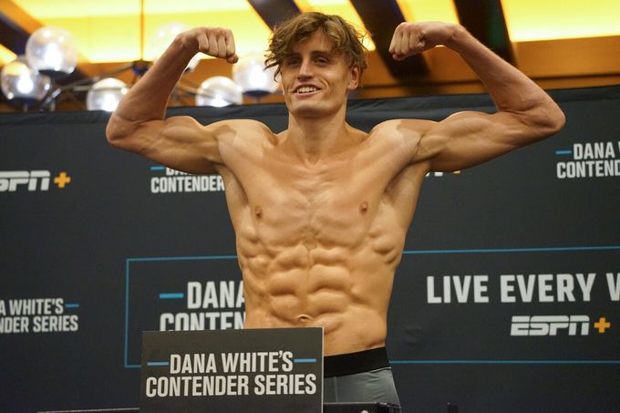 Peňáz po dalším KO vyhlíží boj o titul i UFC: Přítel Procházka jako motivace Peňáz po dalším KO vyhlíží boj o titul i UFC: Přítel Procházka jako motivace