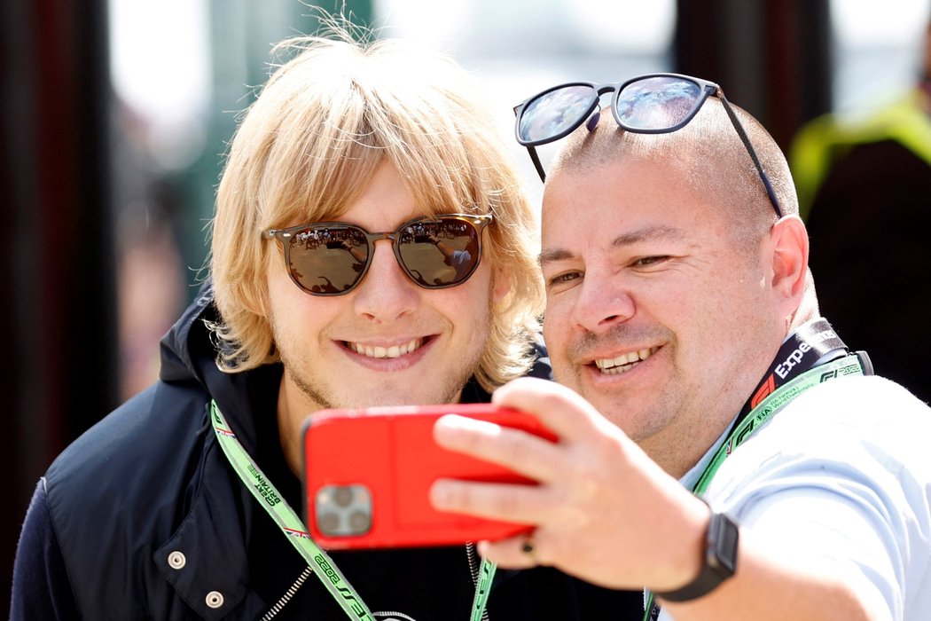 Paddy Pimblett se o své popularitě přesvědčil i na závodě formule 1 ve Velké Británii