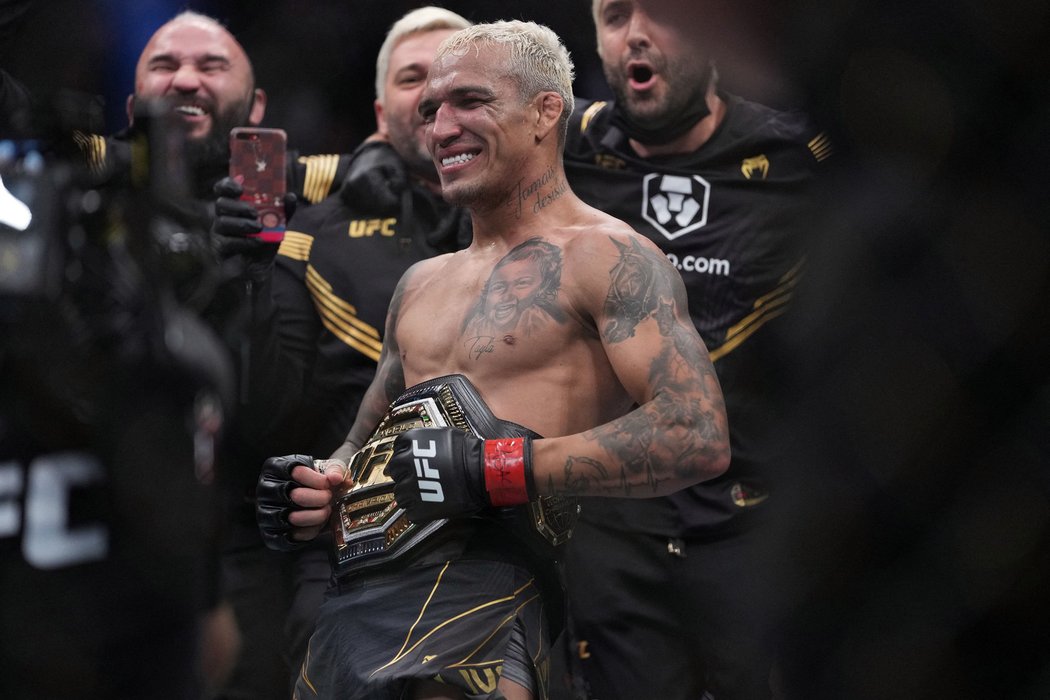 Charles Oliveira zůstává šampionem UFC