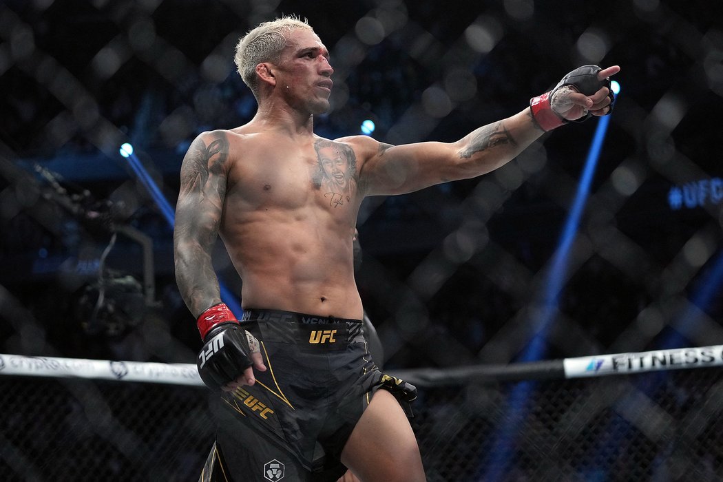 Charles Oliveira zůstává šampionem UFC