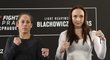 Česká bojovnice Lucie Pudilová (vpravo) a její americká soupeřka Liz Carmoucheová před UFC v Praze