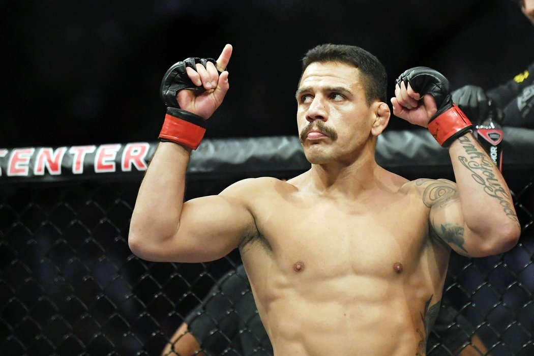 Brazilský bojovník Rafael dos Anjos