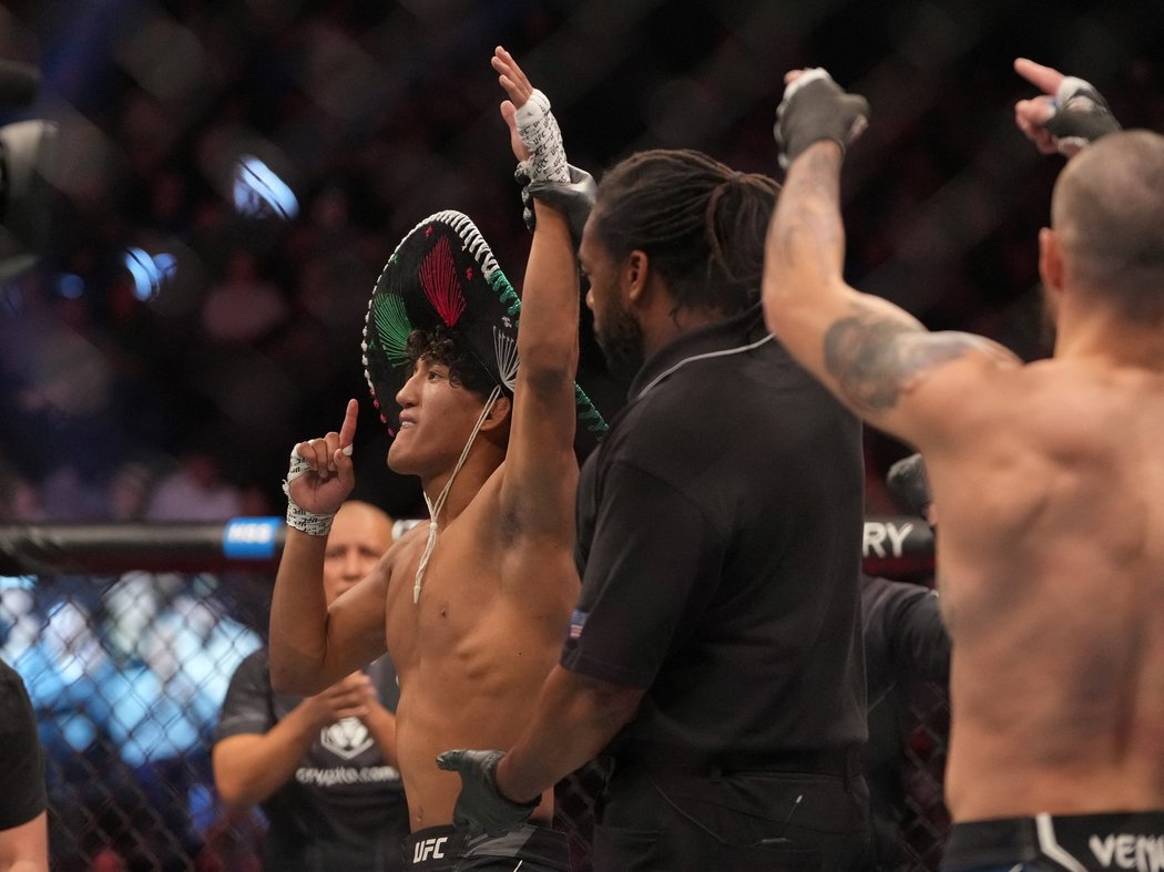 Radost Raula Rosase po úspěšném debutu v UFC již v 18 letech