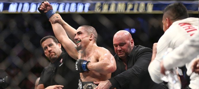 Robert Whittaker podle Viktora Pešty svůj titul obhájí