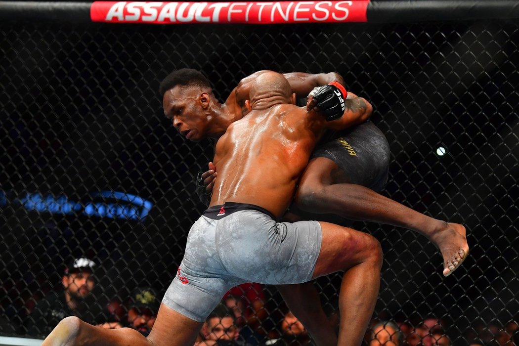 Na duel Israel Adesanya vs. Yoel Romero, jenž zakončil turnaj UFC 248 se nebude vzpomínat v&nbsp;dobrém.