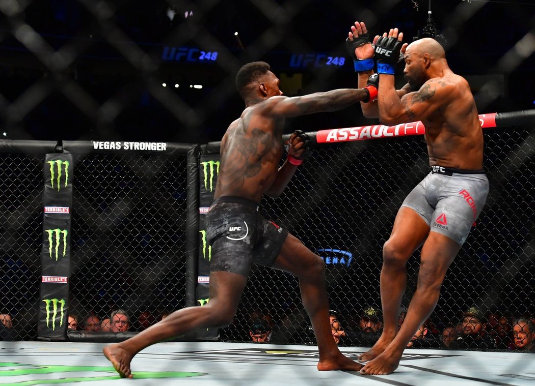 Na duel Israel Adesanya vs. Yoel Romero, jenž zakončil turnaj UFC 248 se nebude vzpomínat v&nbsp;dobrém.