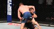 Zápasník Chabib Nurmagomedov při souboji s Justinem Gaethjem na galavečeru UFC 254