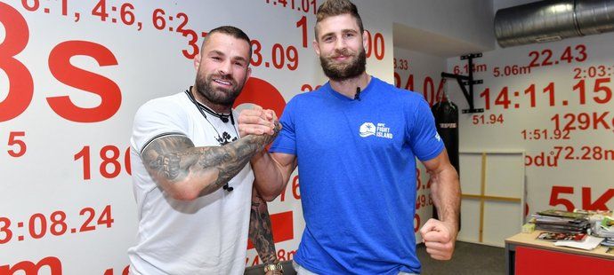 Úspěšný zápasník MMA Jiří "Denisa" Procházka se v redakci Sportu potkal s dalším bojovníkem Karlosem Vémolou
