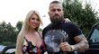 Karlos Vémola přijel na turnaj v MMA s těhotnou přítelkyní Leou Ceterovou