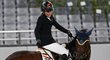 Ztrápená Annika Schleuová se snažila vylosovaného koně přimět k poslušnosti bičíkem, z čehož vypukla kauza i s ochránci zvířat