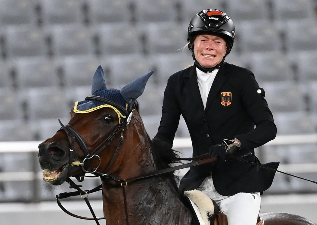 Zoufalý výraz Anniky Schleuové v olympijském parkuru mluví za vše