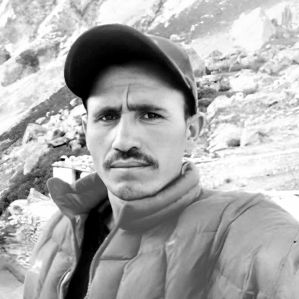 Rekordní výšlap na K2 postihla tragédie, když na nejnebezpečnějším úseku zemřel šerpa Muhammad Hassan