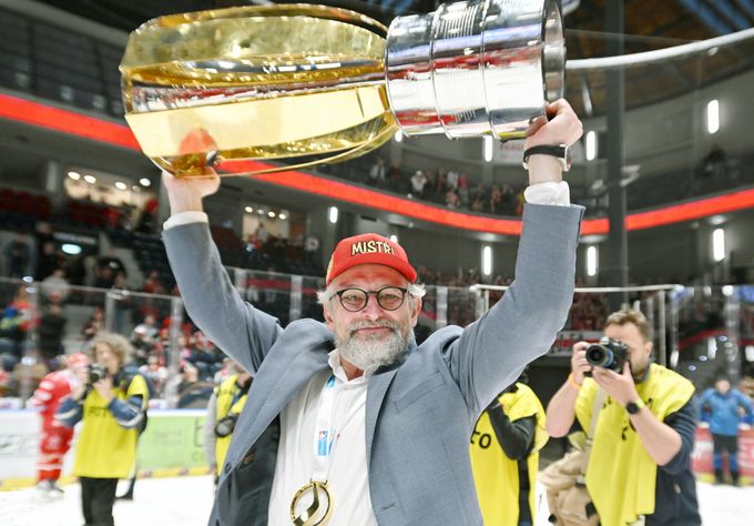 Hokejová dvacítka má nového trenéra, Augustu střídá kouč šampionů z Třince Hokejová dvacítka má nového trenéra, Augustu střídá kouč šampionů z Třince