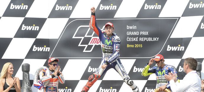 Lorenzo oslavuje výhru na MotoGP v Brně