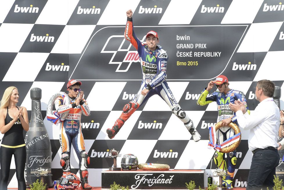 Lorenzo oslavuje výhru na MotoGP v Brně