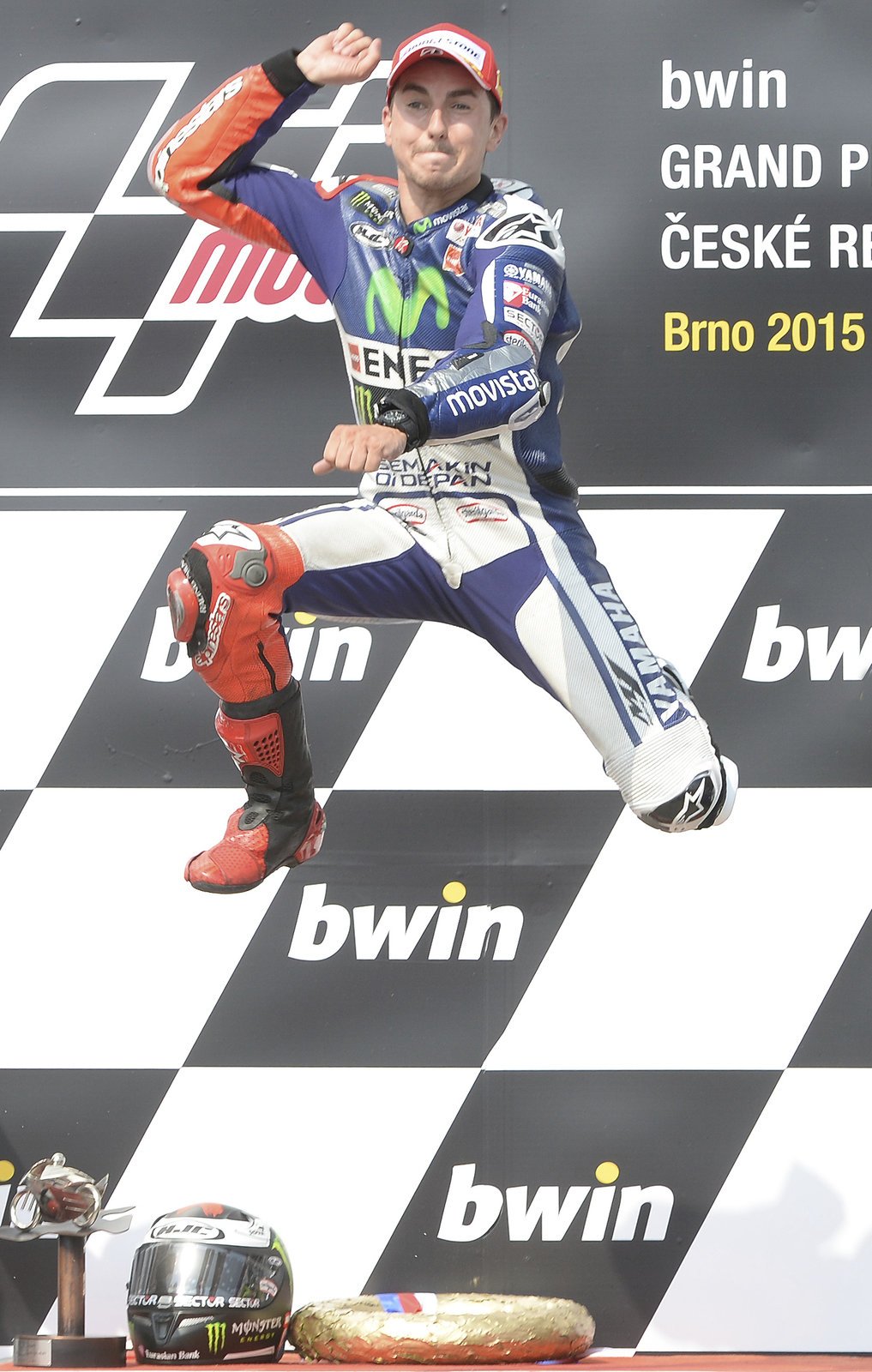 Lorenzo se raduje z výhry na Grand Prix Brna