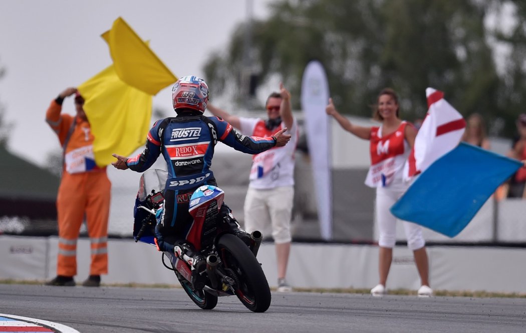 Jakub Kornfeil slaví třetí místo na VC Brna v kategorii Moto3