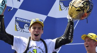 Španěl Mir je mistrem světa Moto3, v Austrálii bodovali oba Češi