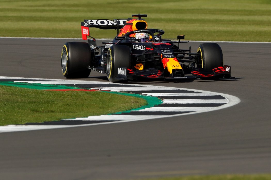 Max Verstappen vyhrál premiérovou sprintovou kvalifikaci ve Velké Británii