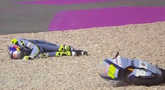 Salačův smolný debut v Moto2. Po úspěchu v kvalifikaci pád ve třetím kole