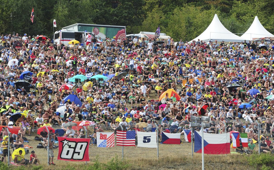 Fanoušci motorek na brněnské Grand Prix. Přišlo jich téměř 250 tisíc za tři dny