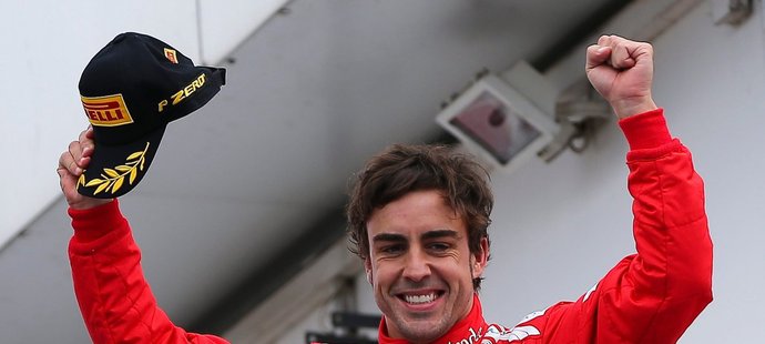 Španělský jezdec Fernando Alonso je v čele pořadí závodníků formule 1 letošního seriálu mistrovství světa