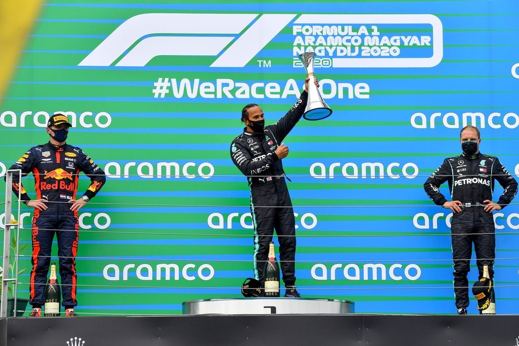 Britský šampion formule jedna Lewis Hamilton po vítězné Velké ceně v Maďarsku v roce 2020