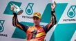 Pedro Acosta slaví zisk titulu mistra světa v Moto2