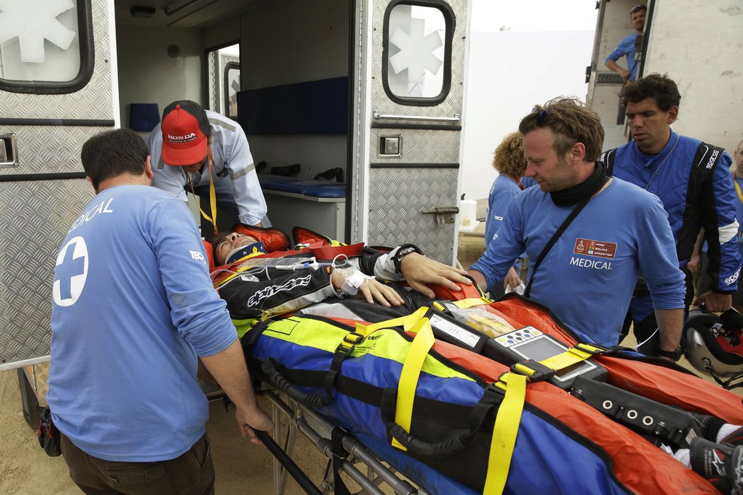 Libanonce Antoine Iskandara musela z tratě Rallye Dakar eskortovat ambulance