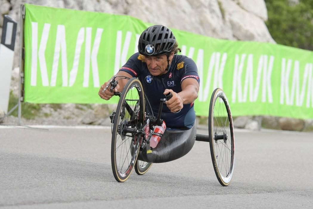 Někdejší slavný závodník Alex Zanardi poté, co přišel o nohu, reprezentoval i na handbiku