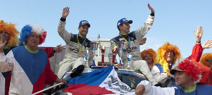 Vítězná posádka Barum rallye Jan Kopecký (vpravo) a Pavel Dresler s vozem Škoda Fabia S2000