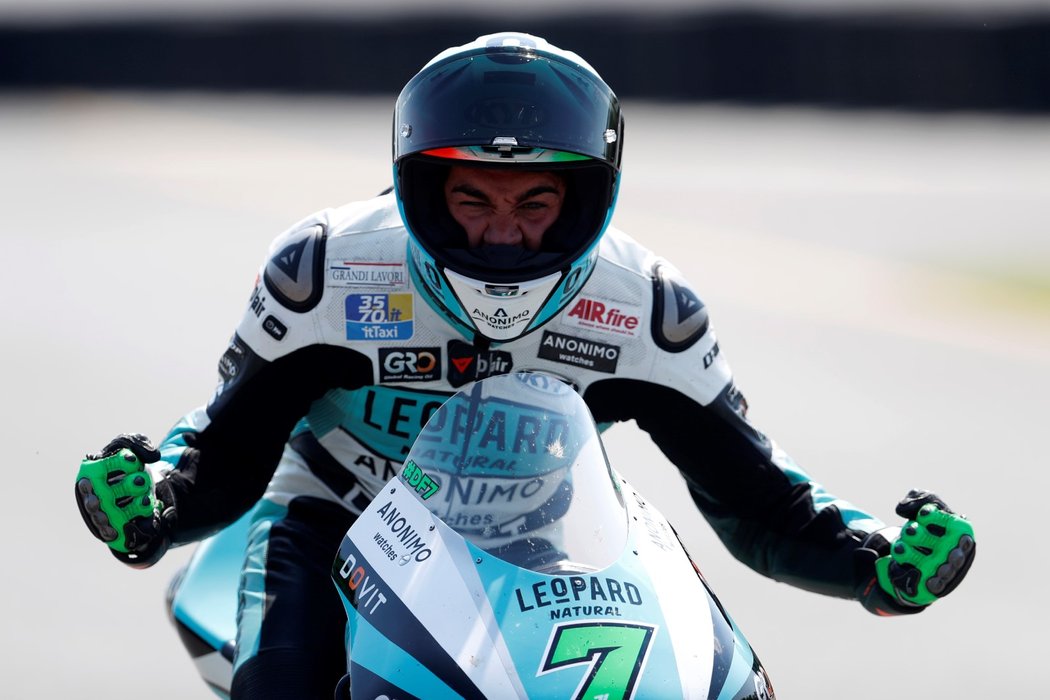 Dennis Foggia zvítězil v Brně v závodě Moto3