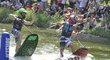 Jezdci, kteří se zúčastní Velké ceny Brna, si na místní přehradě vyzkoušeli surfování na motorovém prkně