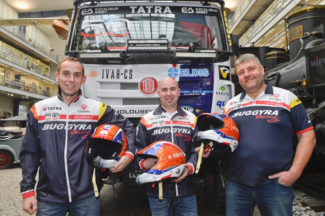 Rostislav Plný, Jiří Stross a Martin Kolomý na tiskové konferenci před odjezdem na 41. ročník Rallye Dakar