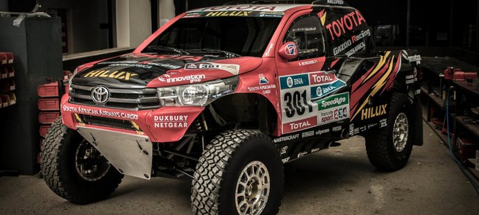 Dvojnásobný vítěz Al-Attíja pojede na Dakaru 2017 v nezničitelné Toyotě Hilux