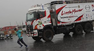 Deště trápí Rallye Dakar, šestá etapa byla zrušena: Jde o život!