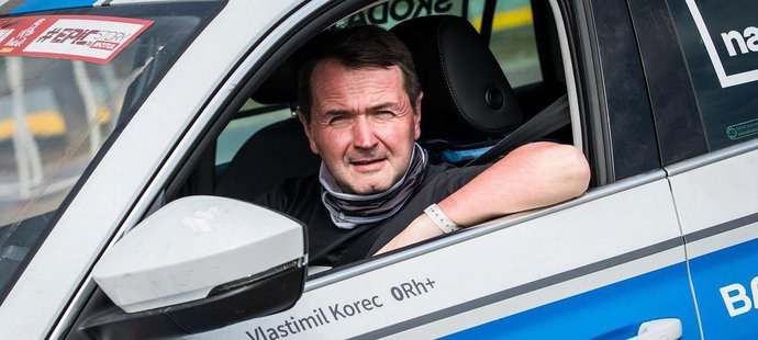 Moderátor Vlasta Korec si užívá letošní Rallye Dakar.